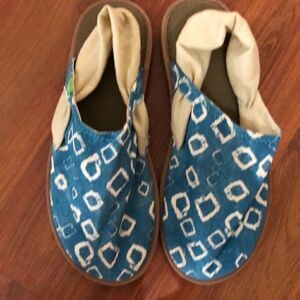 NEW Sanuk Turquoise and beige espadrille style sandals, size 7